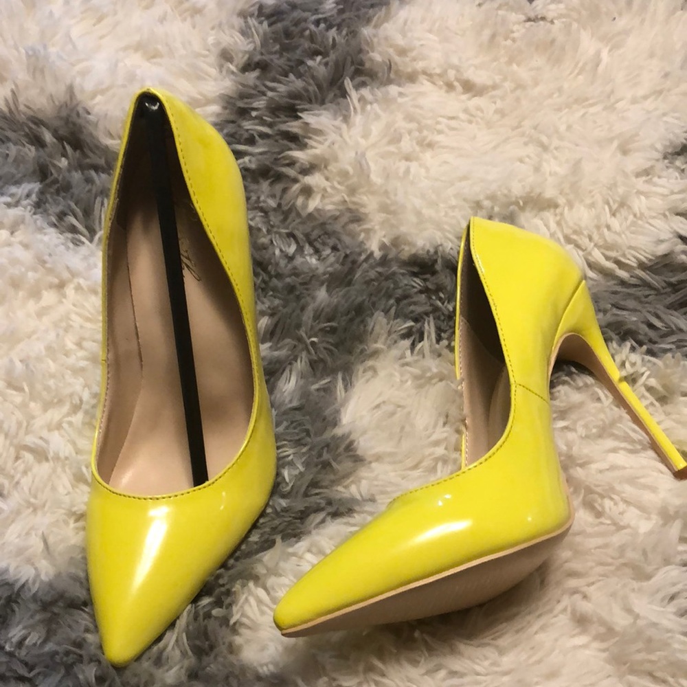 Neon yellow pump